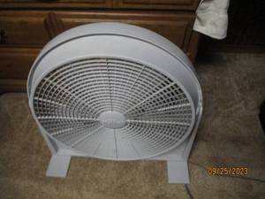 lot 142 image: Kool Operator floor fan...