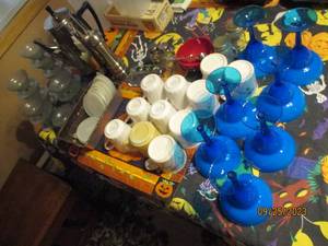 lot 156 image: Vintage Tupperware pudding cups wit...