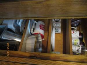 lot 164 image: Assortment of kitchen bakeware and ...