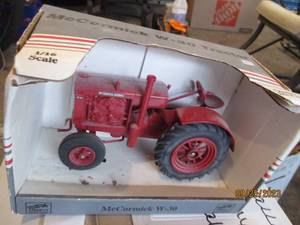 lot 179 image: 116 scale Ertl die cast McCormick ...