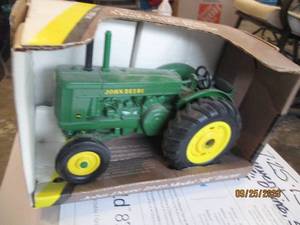 lot 180 image: Ertl 116 scale die cast John Deere...
