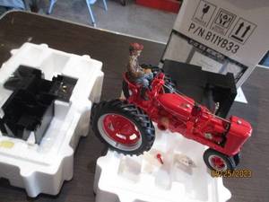 lot 194 image: 116 scale die cast The Farmall Mo...