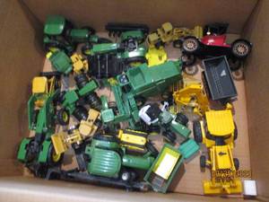 lot 199 image: Box of assorted John Deere and Cate...