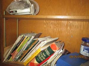 lot 208 image: Cluster of assorted Betty Crocker a...