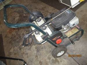 lot 10 image: Craftsman pressure washer with spray gun