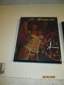 lot 20 image: Snap-On logo Seductive wall clock