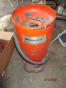 lot 23 image: Snap-On sandblasting cart and tank