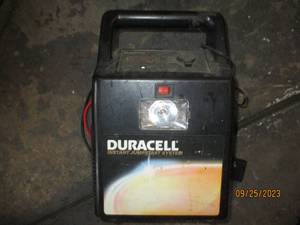 lot 219 image: Duracell instant jump start system ...