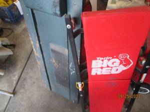lot 222 image: Torin Big Red padded rolling creepe...