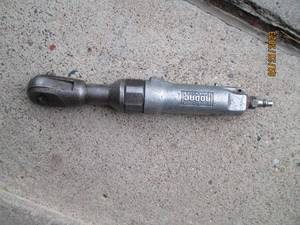 lot 242 image: Pneumatic Rodac 38 air ratchet...