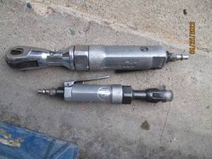 lot 246 image: Pneumatic 38 and 14 air ratchet...