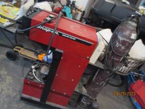 lot 1 image: Mig wire feed welder on cart