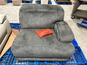 lot 59 image: Macys Highlander Midnight Power Recliner