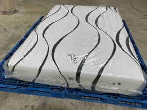 lot 18 image: Sound Sleep Quilted Top 15 Pure Medium Firm Memory Foam Queen Mattress