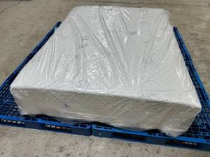 lot 17 image: Sound Sleep Quilted Top 13.5 Medium Firm Hybrid Queen Mattress with 4 Memory Foam Top