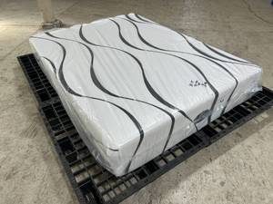 lot 17 image: Sound Sleep Elegance Series 13 Firm Memory Foam Queen Mattress - Removable Cover