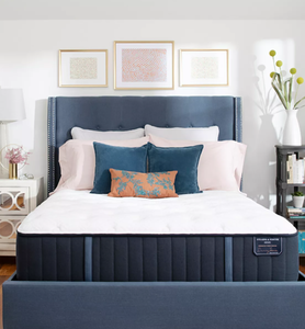 lot 6 image: Stearns & Foster Estate Series 14 Hurston Series Luxury Plush Queen Mattress