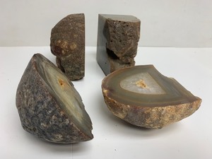 lot 89 image: 4 Larger Sliced Agate Chunks