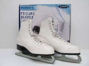 lot 40 image: DBX 1100 Series Ladies Figure Skates - Size 9