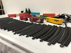 lot 137 image: Lot of Vintage HO Trains & Accessories