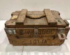 lot 141 image: Original Vintage Korean War era US Military AmmoExplosives Crate