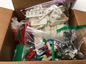 lot 171 image: Large Lot of Vintage Building toys HO Scale Buildings & Accessories