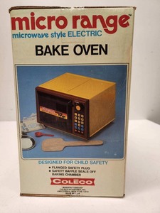 lot 179 image: Vintage Toy Micro Range Bake Oven 