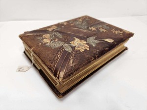 lot 204 image: Antique Victorian Photo Album Full of Photos