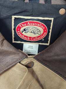 lot 214 image: Like-New Australian Outback Collection Oilskin Mens Jacket - Size Large