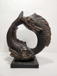 lot 230 image: Vintage 1985 Austin Productions Fish Sculpture