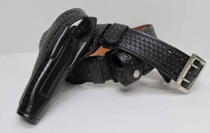 lot 119 image: Excellent Quality SMITH & WESSON Black Leather Gun Belt wHolster & Pouches