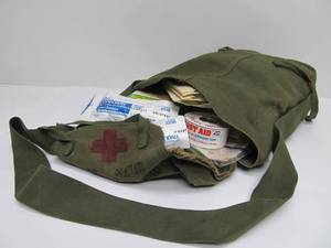 lot 121 image: Original old US Military M85 Explosives Bag