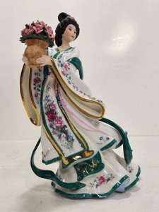lot 237 image: Lovely Geisha Girl Figurine wFlowers by Lena Lieu