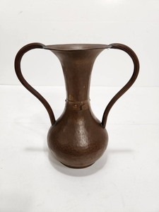 lot 262 image: Quality Old Vintage Signed Hand Hammered Copper Vase
