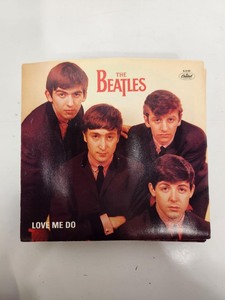 lot 279 image: Box of 25 NOS Vintage 1982 BEATLES 45 Records - Love Me Do 