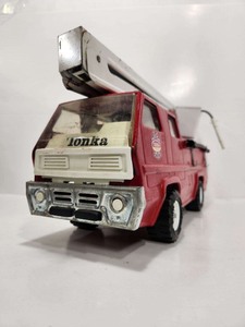 lot 284 image: Vintage Metal TONKA Fire Snorkel Truck