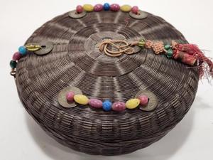 lot 289 image: Old Vintage Chinese Woven Sewing Box 