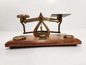 lot 294 image: Small Vintage Brass Scale wWeights
