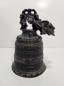 lot 300 image: Large Antique Bronze Temple Bell 