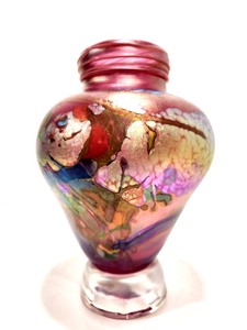 lot 2 image: Beautiful Signed Iridescent Art Glass Vase - Bruce Stowell