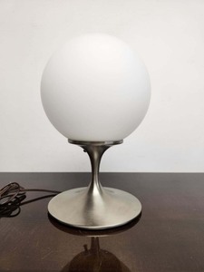 lot 3 image: Signed Mid Century LAUREL Glowing Orb Desk Lamp