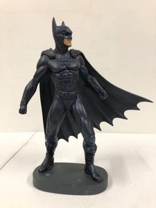 lot 304 image: 13 BATMAN Statue
