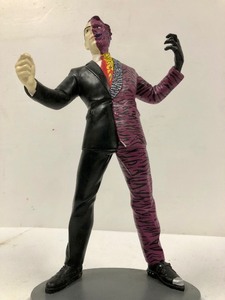 lot 310 image: 13 Batman TWO-FACE Statue