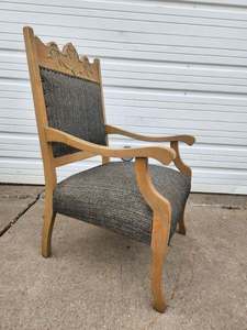 lot 342 image: Vintage Throne Style Armchair