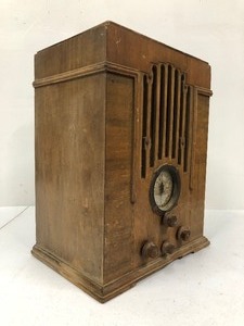 lot 347 image: Vintage ZENITH Model 808 Tabletop Tube Radio