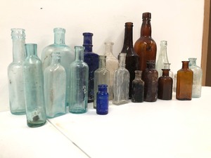 lot 358 image: Large Lot of Vintage & Antique Bottles