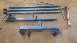 lot 13 image: Engine Hoist