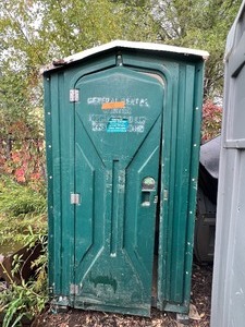 lot 92 image: Port-a-potty Toilet Green