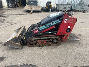 lot 4 image: Toro Dingo Utility Loader Ride-on, Hours 999.3