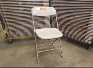 lot 39 image: 50 Bone folding chairs